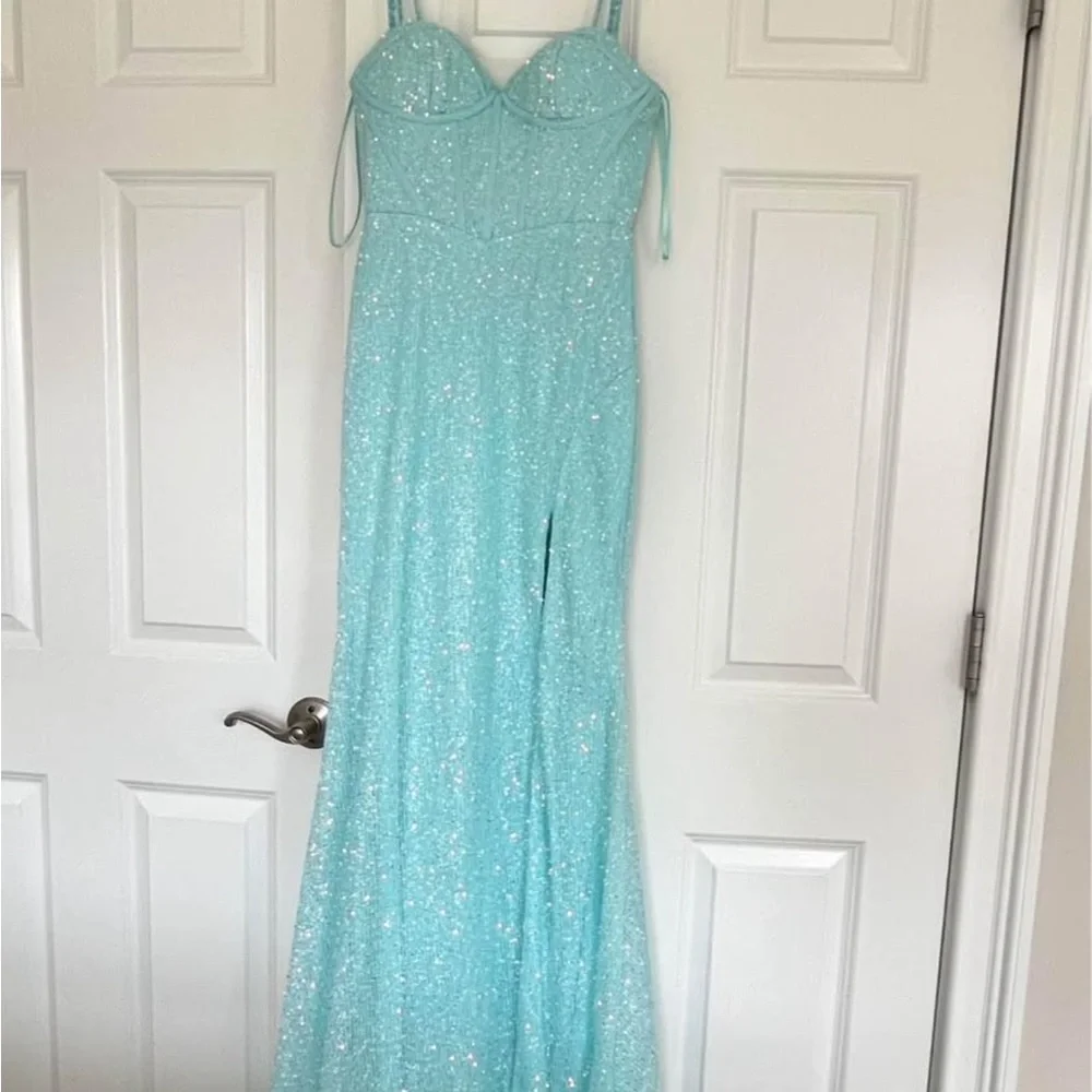 Blue Bodycon Prom Dress with Sweetheart Neckline - Picture 4 of 7